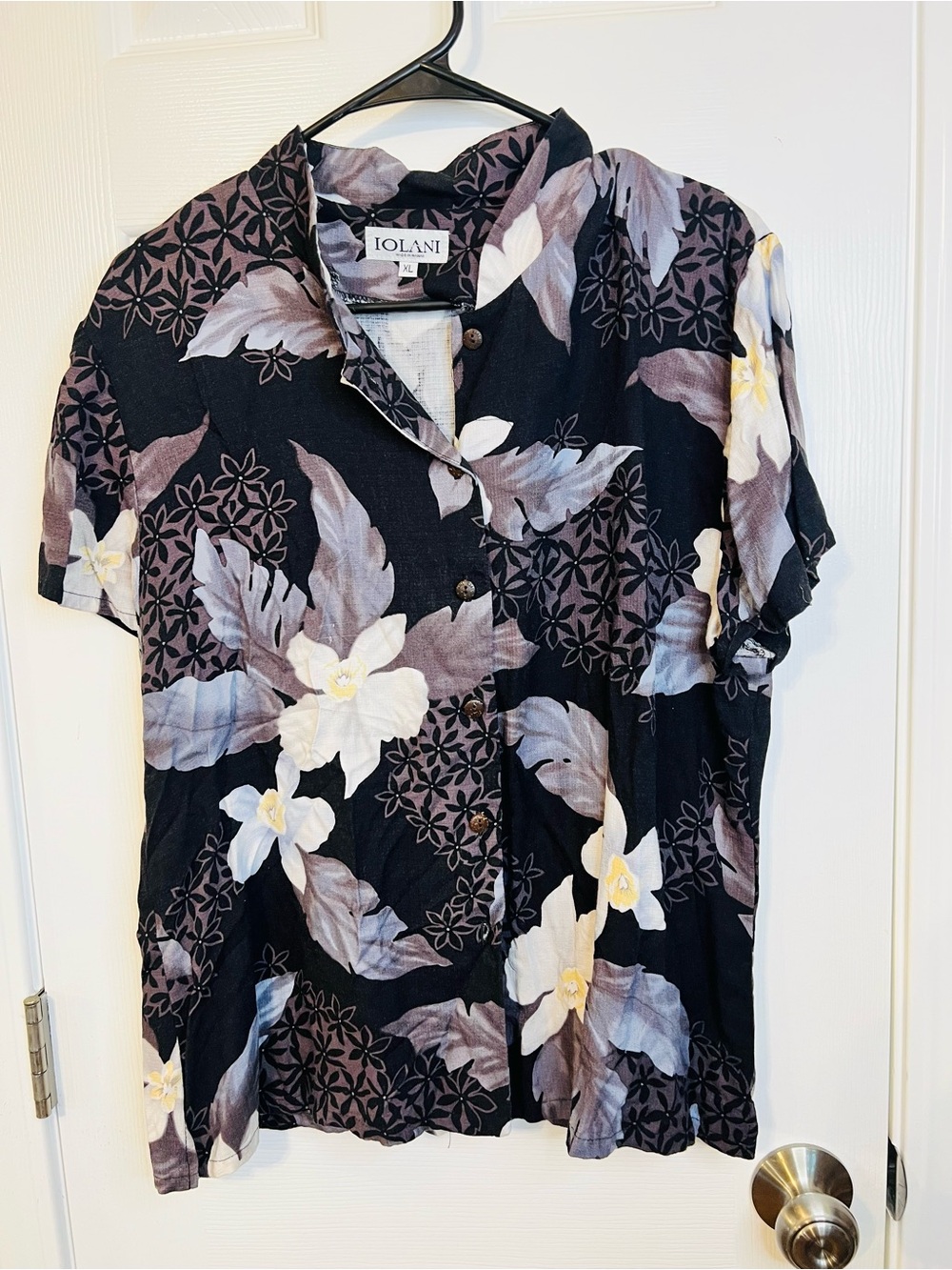 Iolani women’s Black Floral Button-Up Shirt